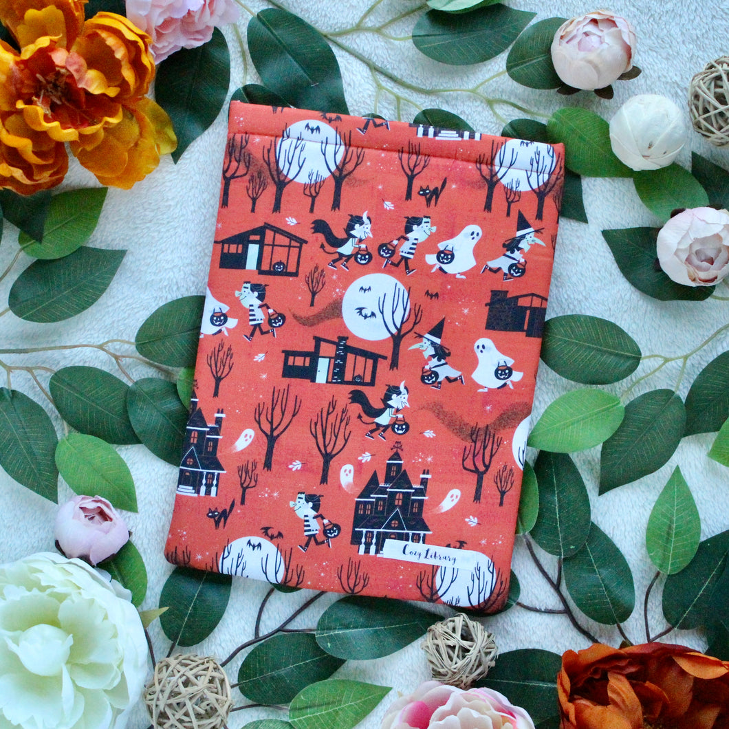 C'est l'Halloween Book Sleeve | Limited Edition